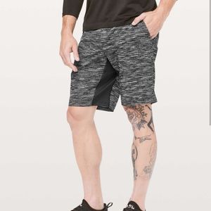 Lululemon T.H.E. linerless men's athletic shorts small black white stripe